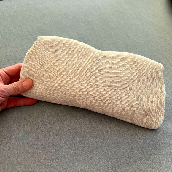 Adorable 1960s Vintage White Beaded Clutch Purse. Great Condition EUC - Picture 4 of 8